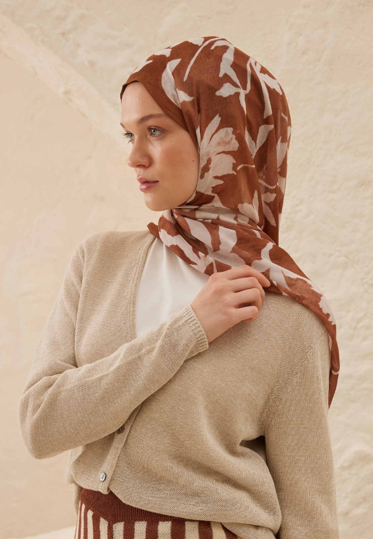 PETUNIA PATTERN RAMI HIJAB CINNAMON BAR