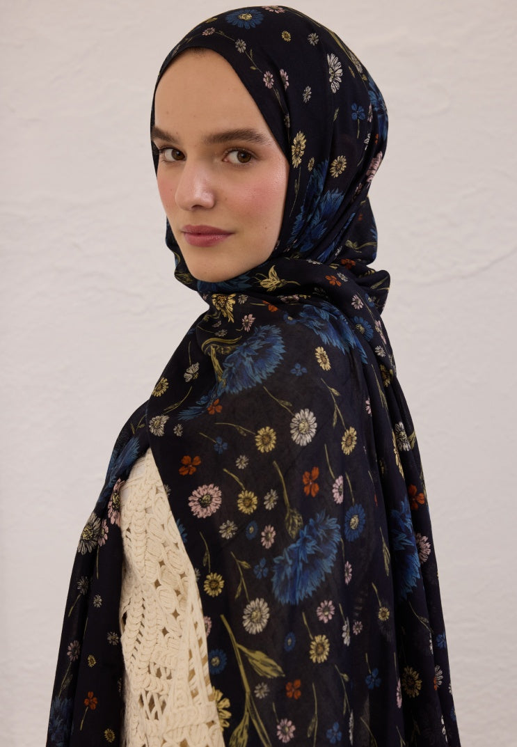 BLOOMING DAHLIA PATTERN RAMI HIJAB BLACK
