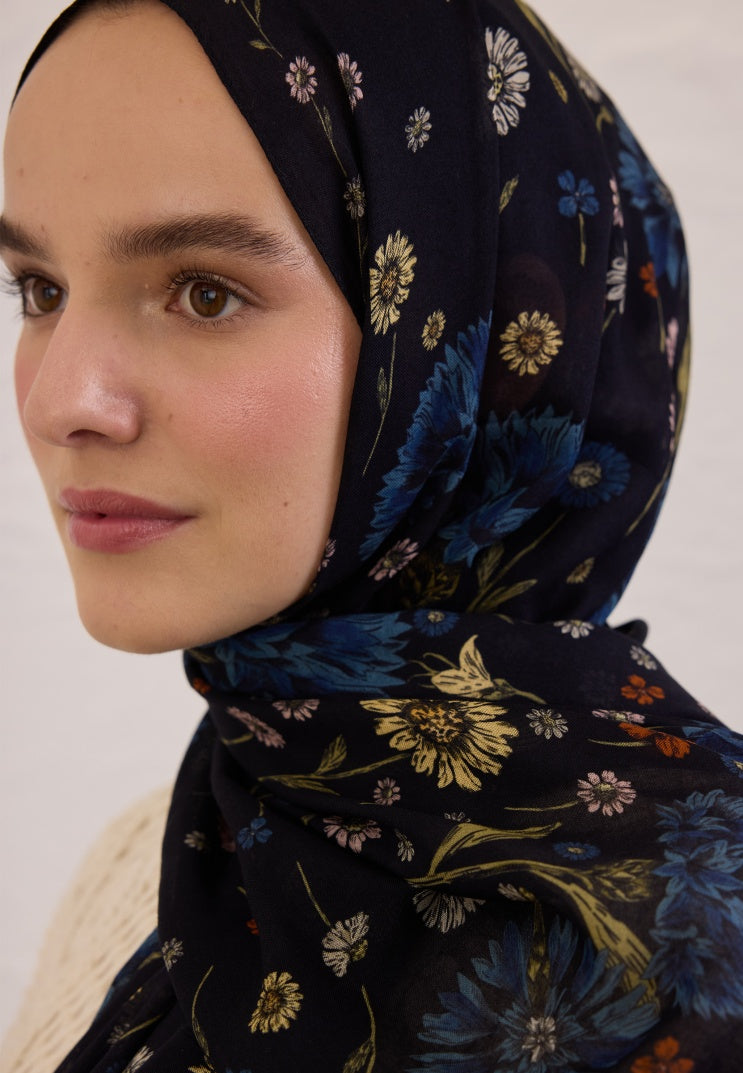 BLOOMING DAHLIA PATTERN RAMI HIJAB BLACK