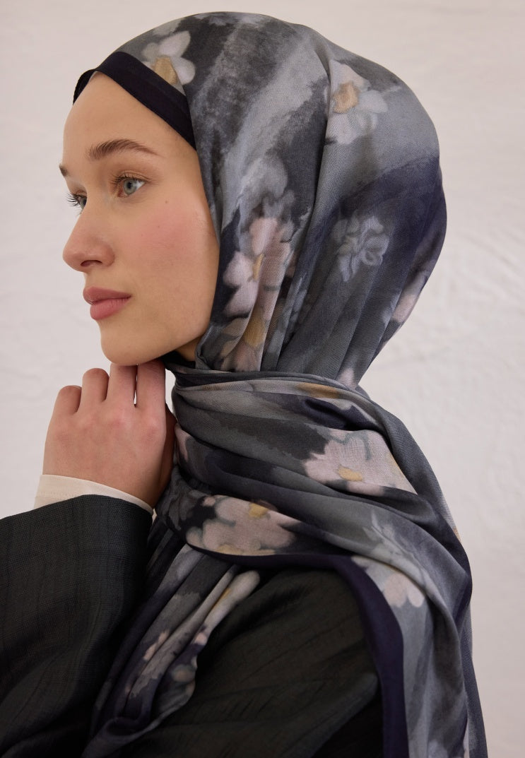SOFT DAISY PATTERN RAMI HIJAB NAVY BLUE
