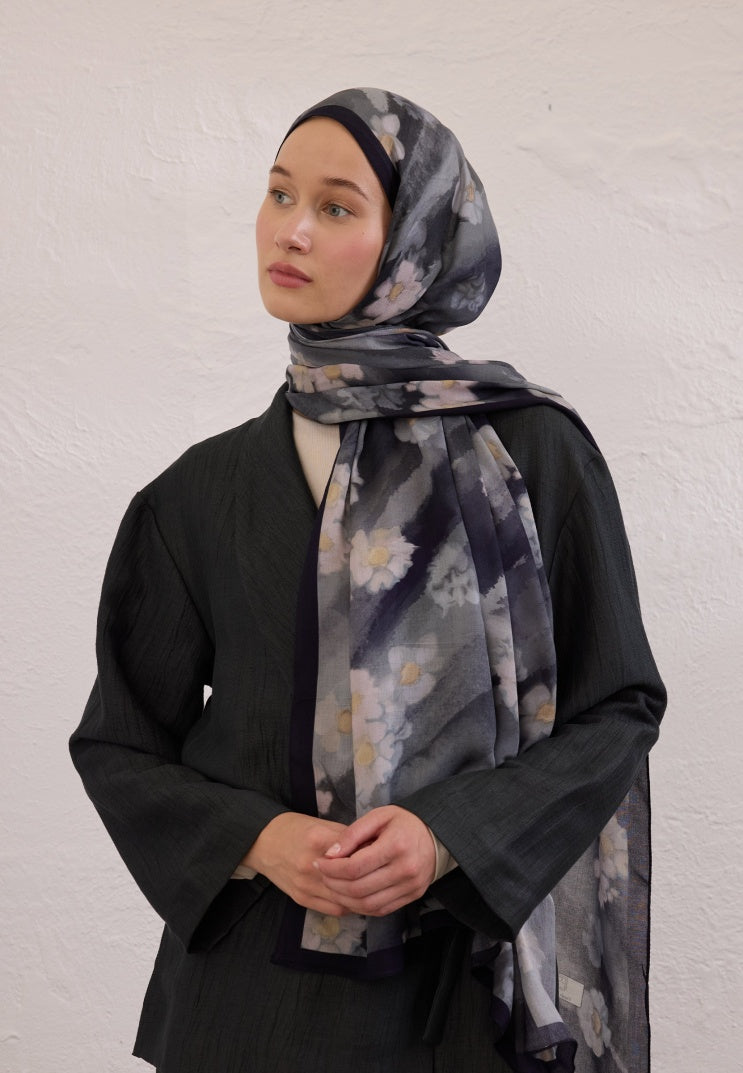 SOFT DAISY PATTERN RAMI HIJAB NAVY BLUE