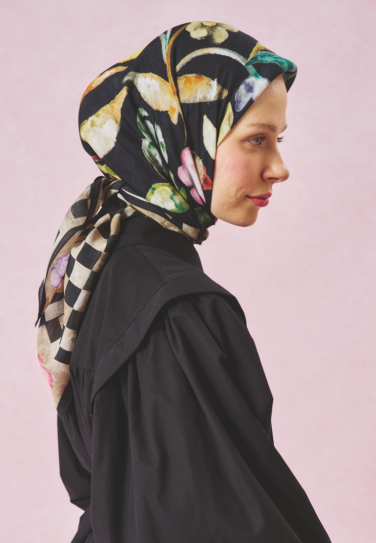 LOVE IN BLOOM PATTERNED FLOSS VISCOSE SCARF DEEP BLACK
