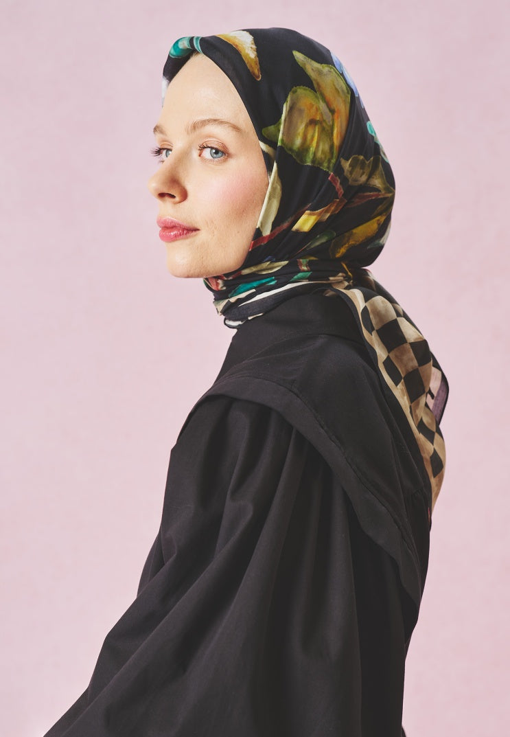 LOVE IN BLOOM PATTERNED FLOSS VISCOSE SCARF DEEP BLACK