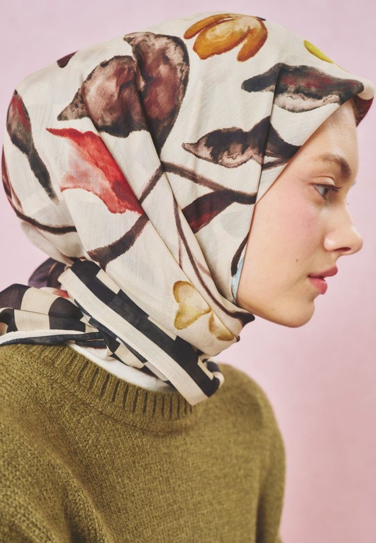 LOVE IN BLOOM PATTERNED FLOSS VISCOSE SCARF WHITE PEARL