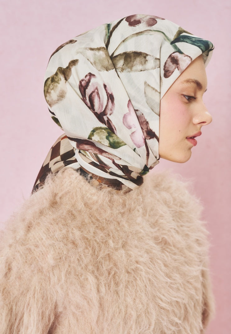 LOVE IN BLOOM PATTERNED FLOSS VISCOSE SCARF BROWN