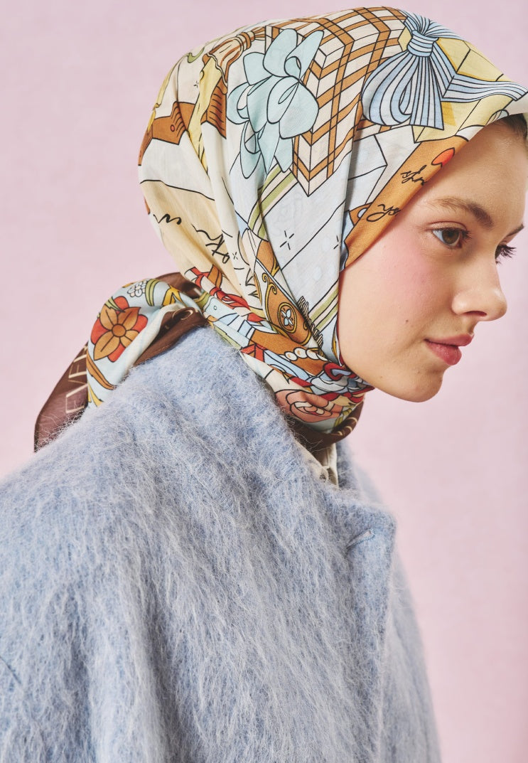 A CINDERELLA’S DREAM PATTERNED FLOSS VISCOSE SCARF COFFEE CREAM