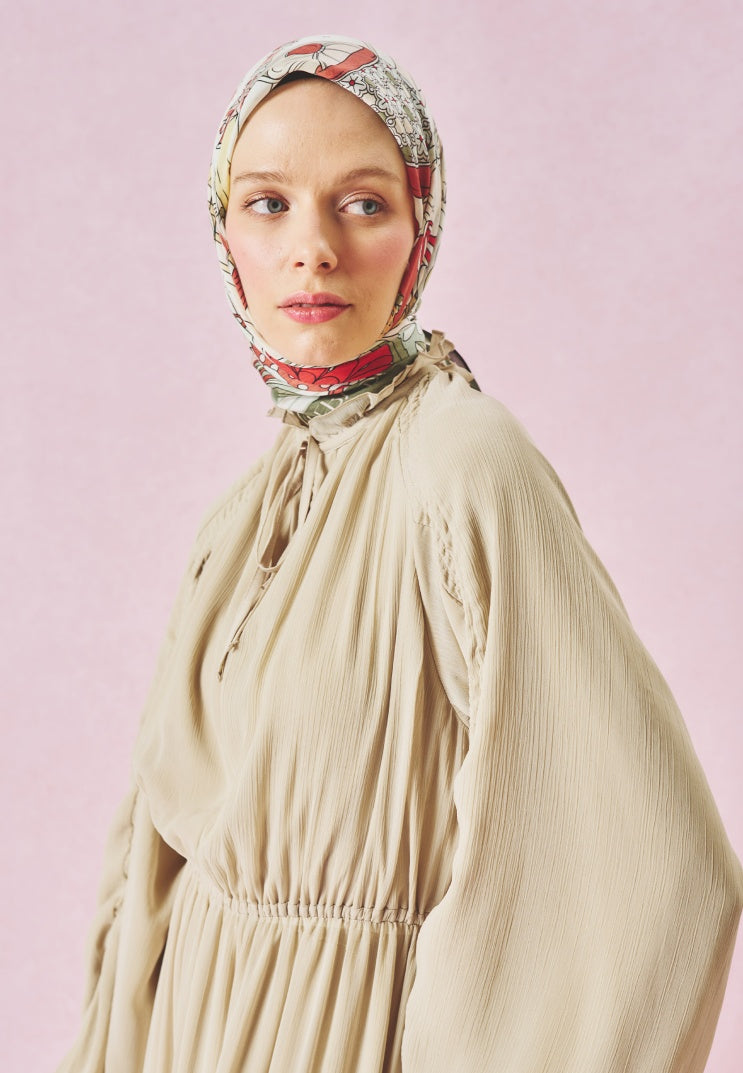 A CINDERELLA’S DREAM PATTERNED FLOSS VISCOSE SCARF FOREST