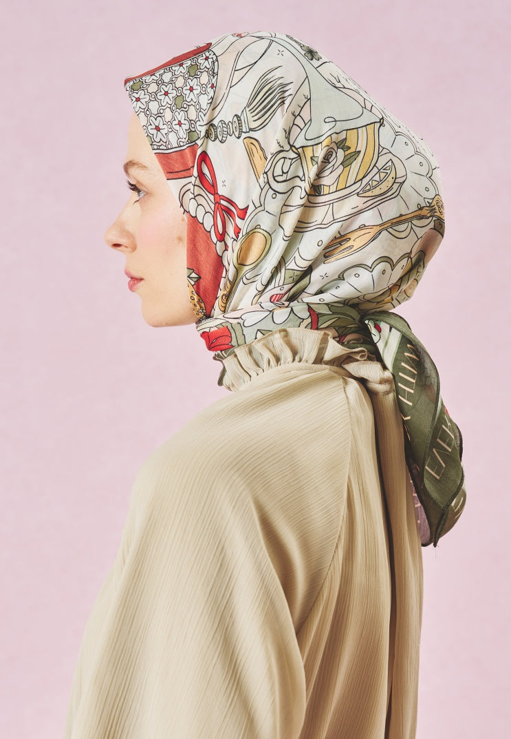 A CINDERELLA’S DREAM PATTERNED FLOSS VISCOSE SCARF FOREST