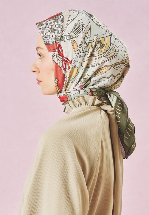 A CINDERELLA’S DREAM PATTERNED FLOSS VISCOSE SCARF FOREST