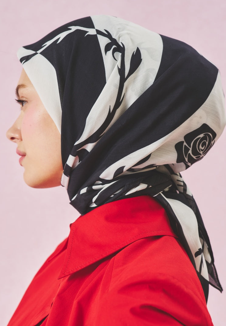 LOVE REVERIE PATTERNED FLOSS VISCOSE SCARF BLACK