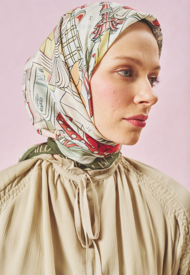 A CINDERELLA’S DREAM PATTERNED FLOSS VISCOSE SCARF FOREST