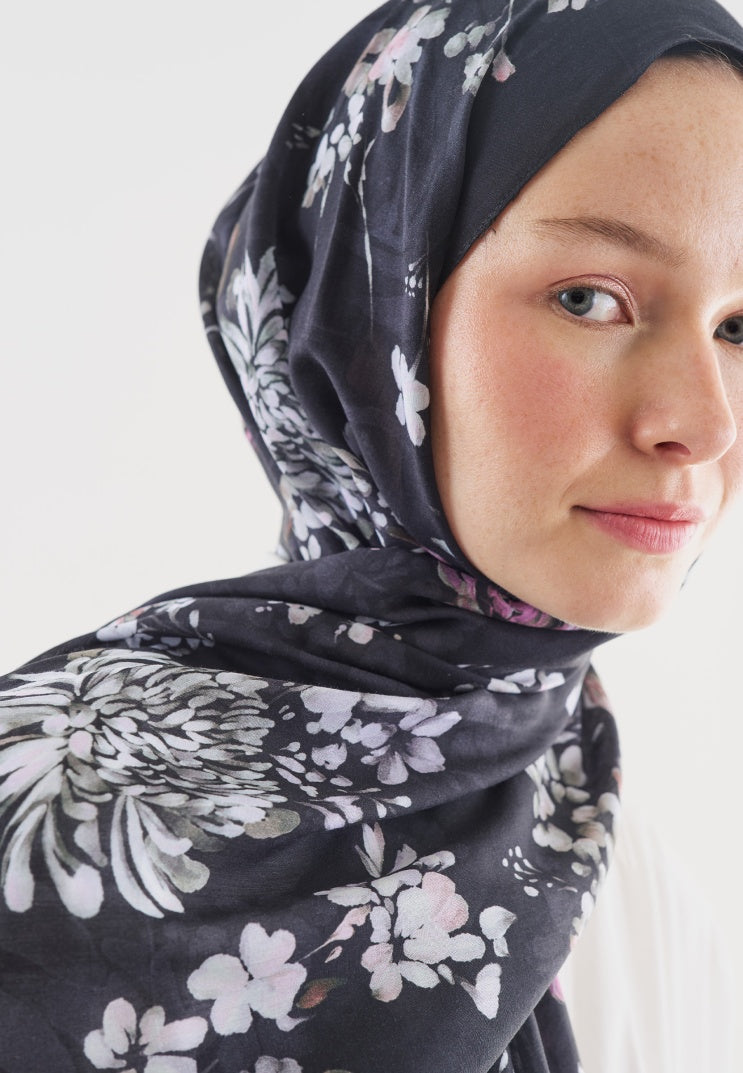 MIDNIGHT ROSE PATTERNED COTTON VISCOSE HIJAB MIDNIGHT BLUE