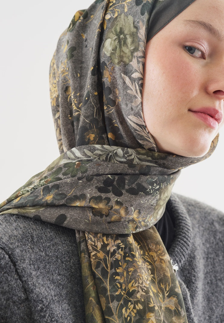 SOFT HIBISCUS PATTERNED COTTON VISCOSE HIJAB SMOKE