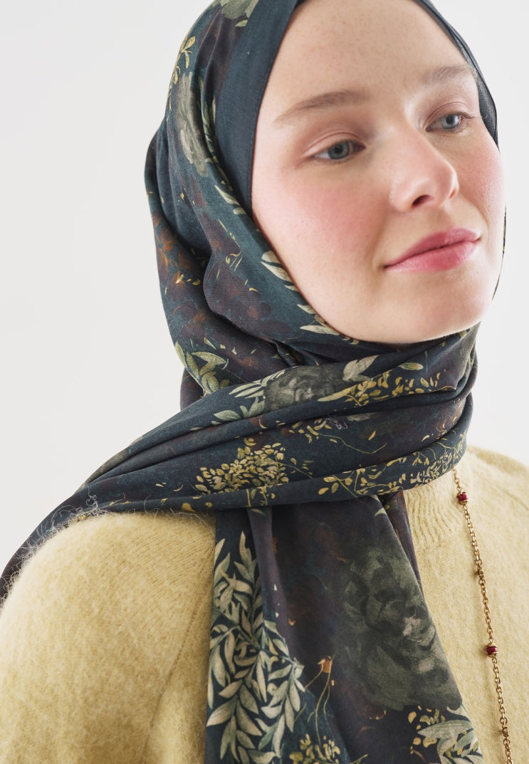 SOFT HIBISCUS PATTERNED COTTON VISCOSE HIJAB OIL