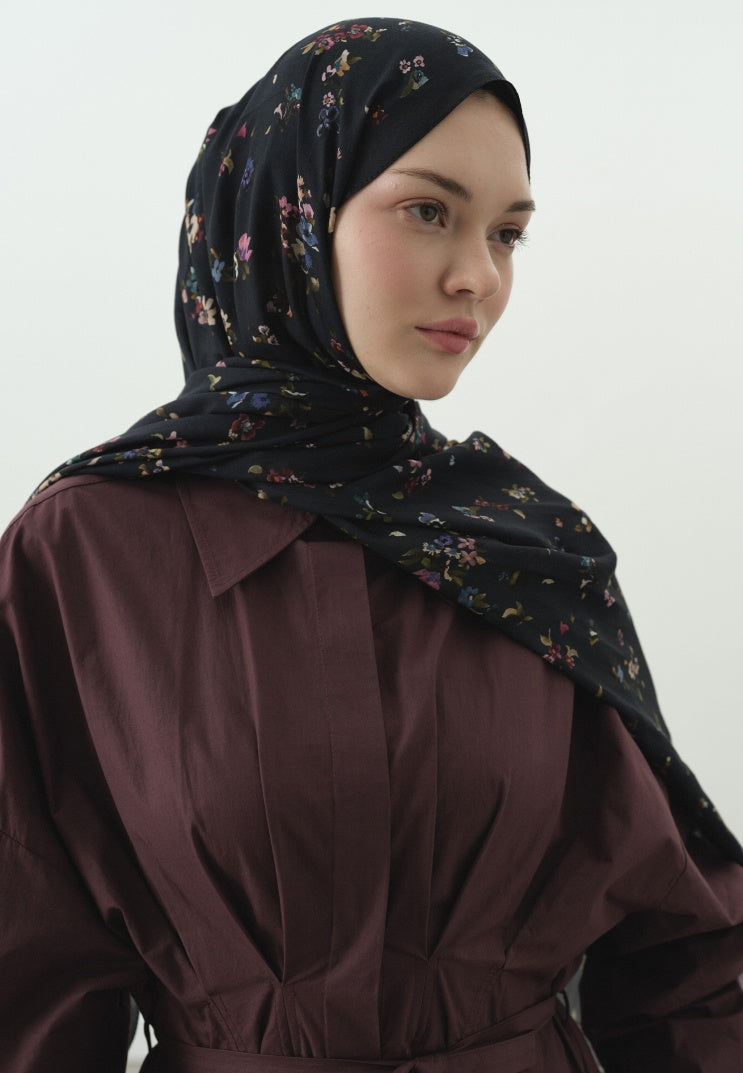 TINY BLOOMS PATTERNED COTTON VISCOSE HIJAB NAVY BLUE