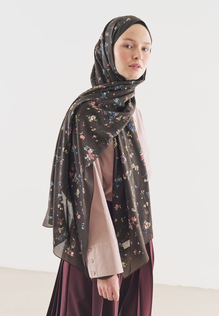TINY BLOOMS PATTERNED COTTON VISCOSE HIJAB DARK BROWN