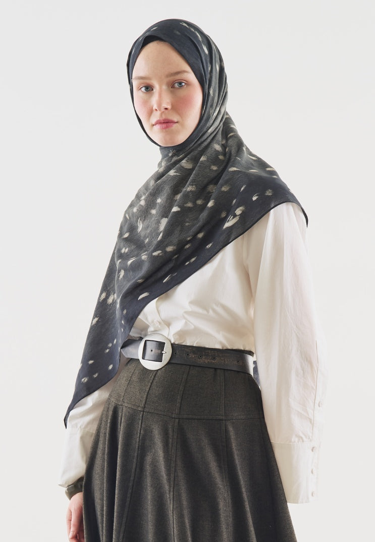 FAWN PATTERNED COTTON VISCOSE HIJAB IN BLACK