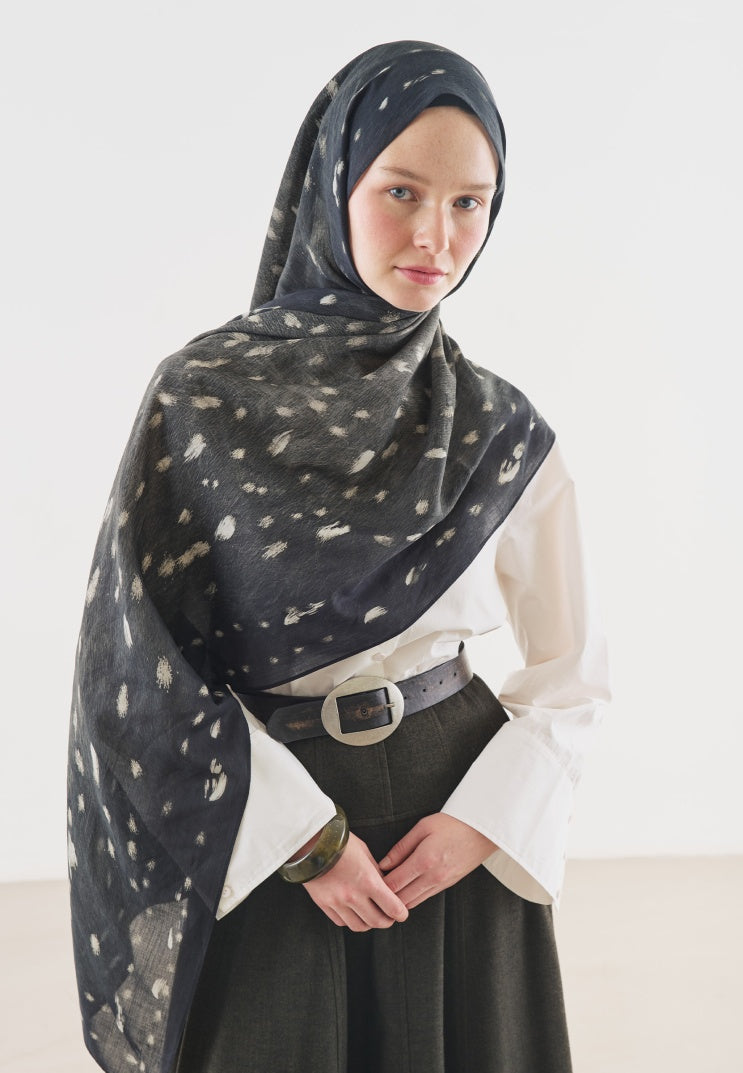 FAWN PATTERNED COTTON VISCOSE HIJAB IN BLACK