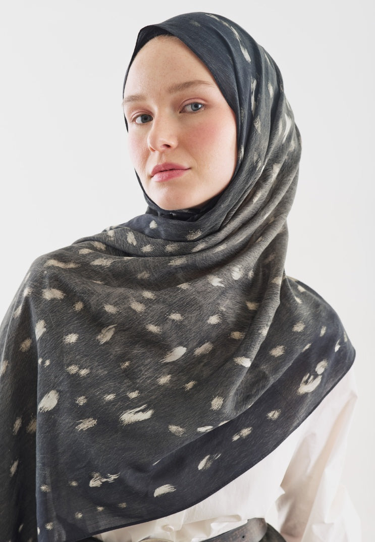 FAWN PATTERNED COTTON VISCOSE HIJAB IN BLACK