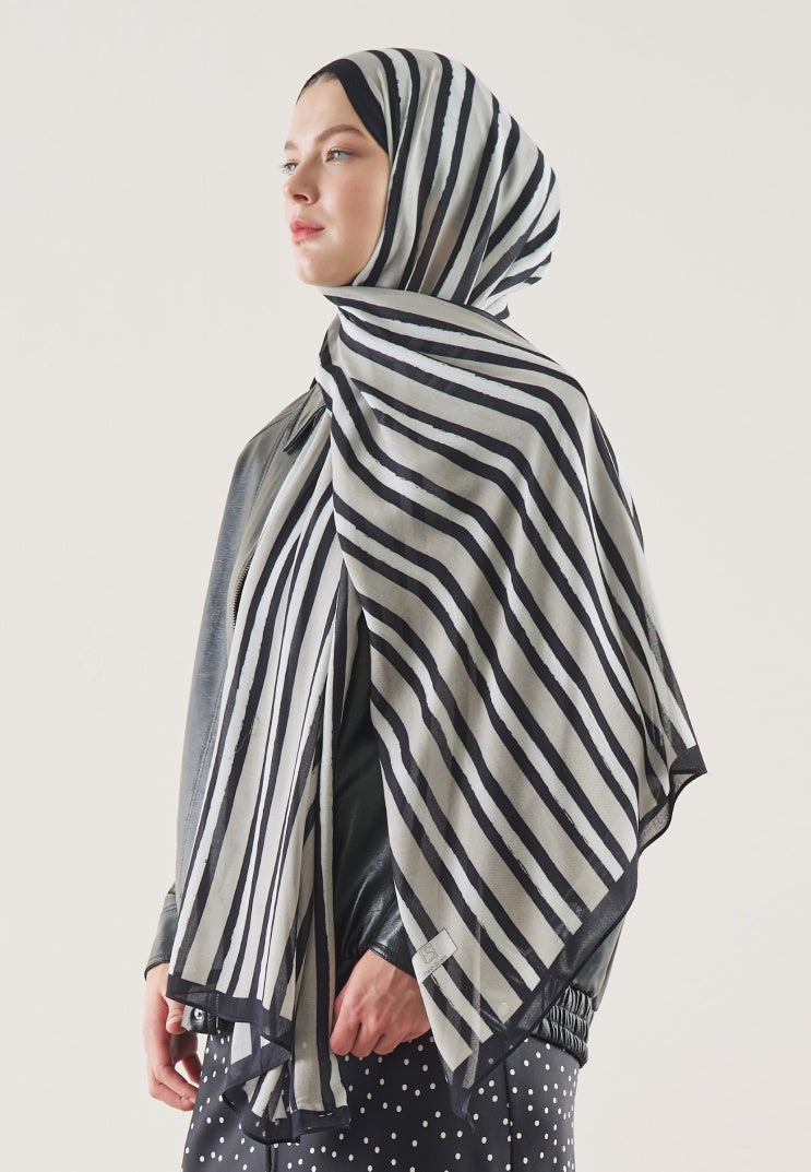BLOCK STRIPE PATTERN RAMI HIJAB BLACK