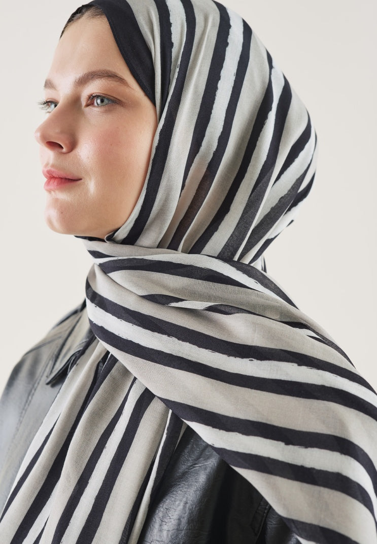 BLOCK STRIPE PATTERN RAMI HIJAB BLACK