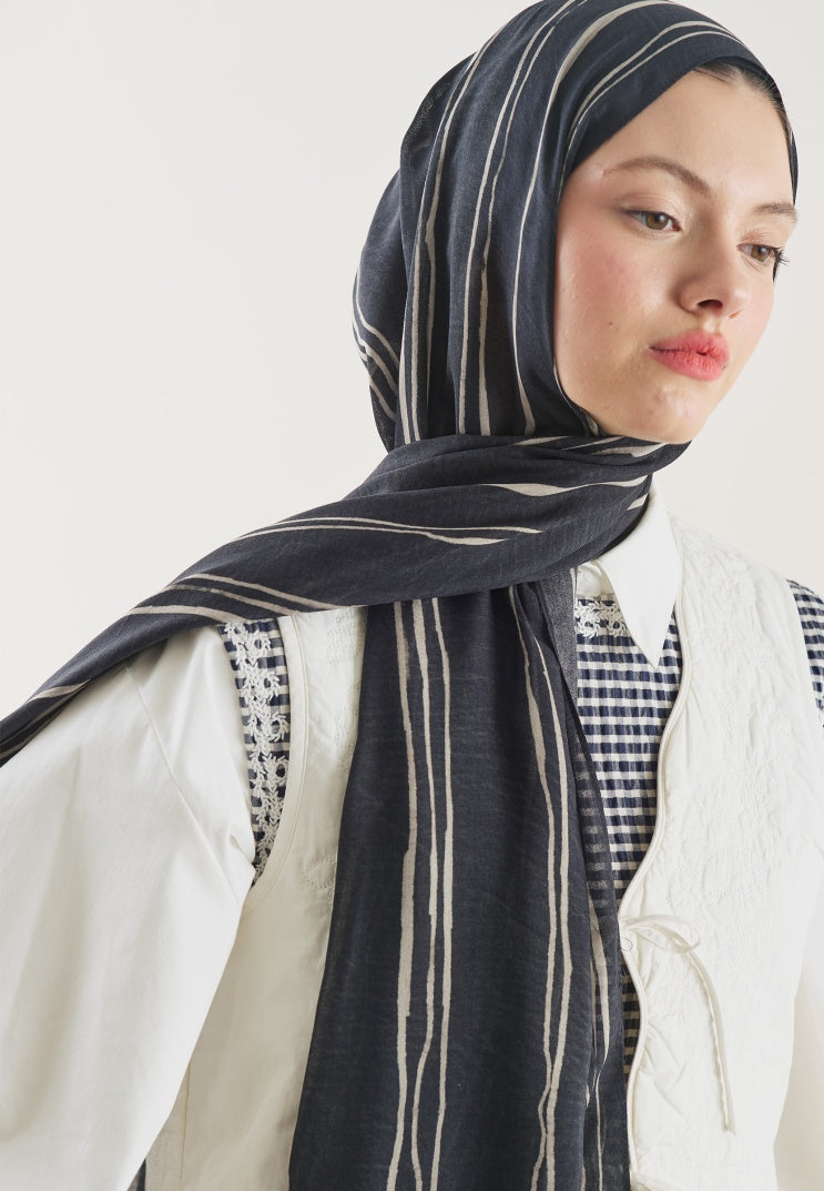 STRIPED PATTERN RAMI HIJAB BLACK