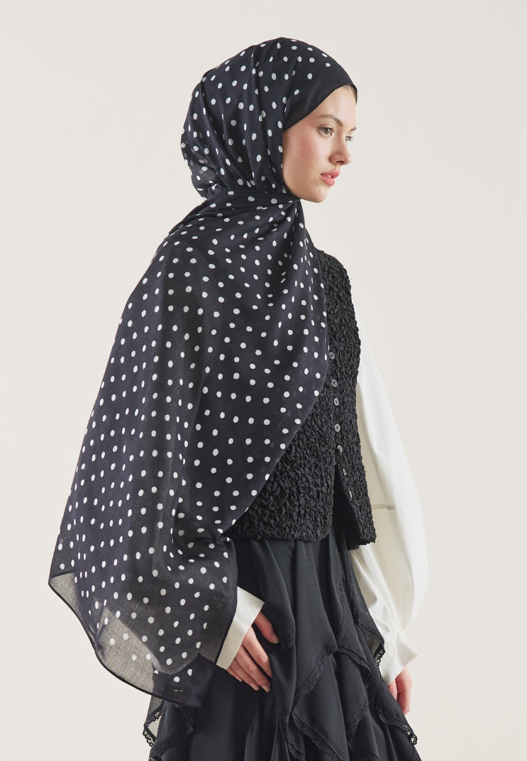 SMALL POLKA DOTS PATTERN RAMI HIJAB BLACK