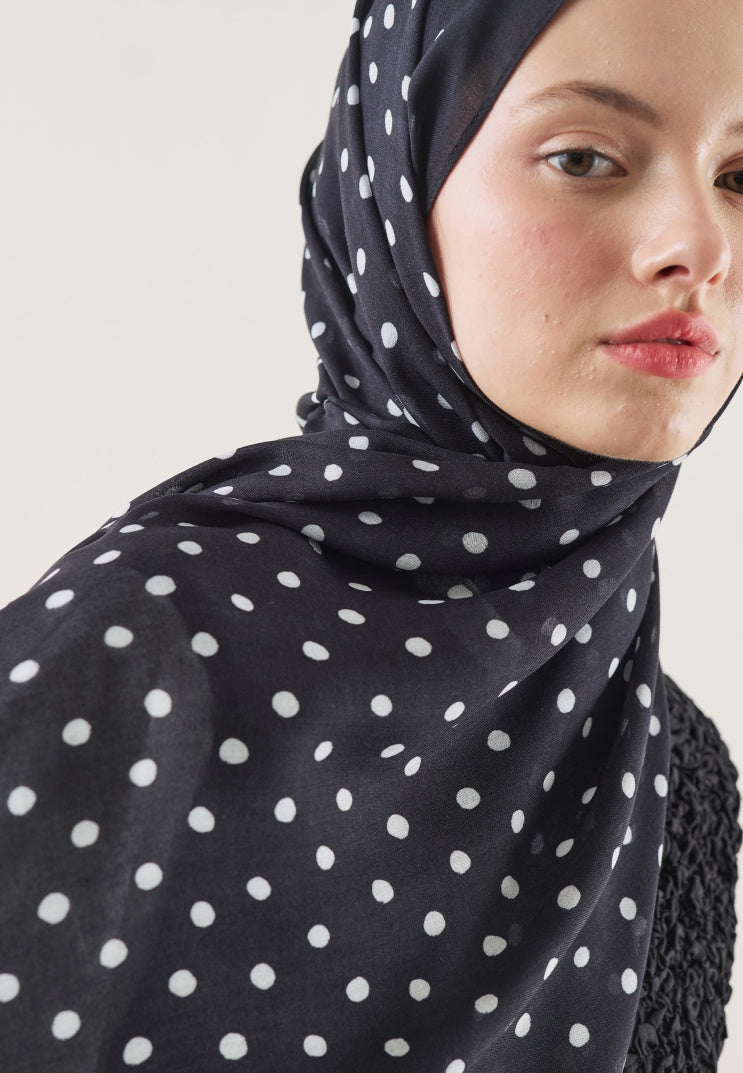 SMALL POLKA DOTS PATTERN RAMI HIJAB BLACK