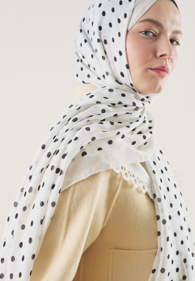 SMALL POLKA DOTS PATTERN RAMI HIJAB ECRU