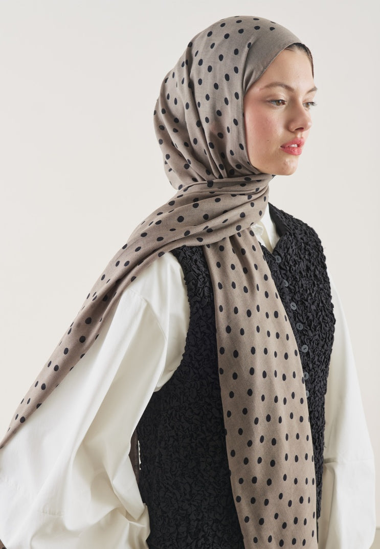 SMALL POLKA DOTS PATTERN RAMI HIJAB MINK