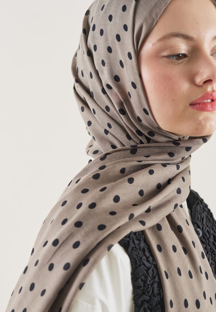 SMALL POLKA DOTS PATTERN RAMI HIJAB MINK