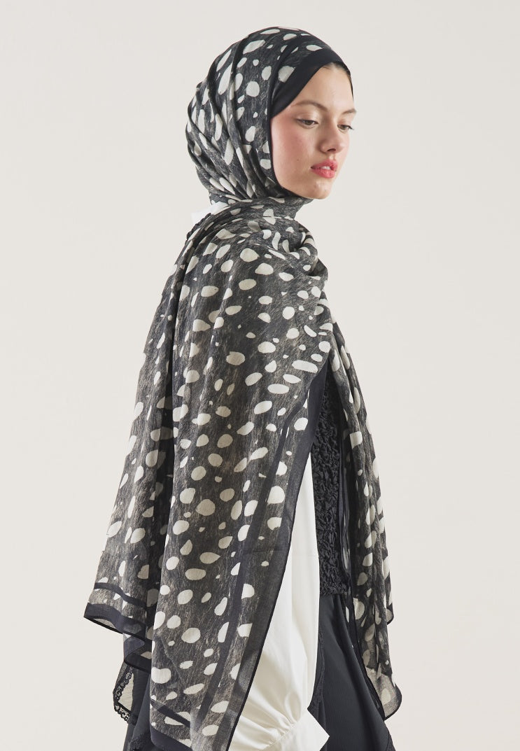 WILD FAWN PATTERN RAMI HIJAB BLACK